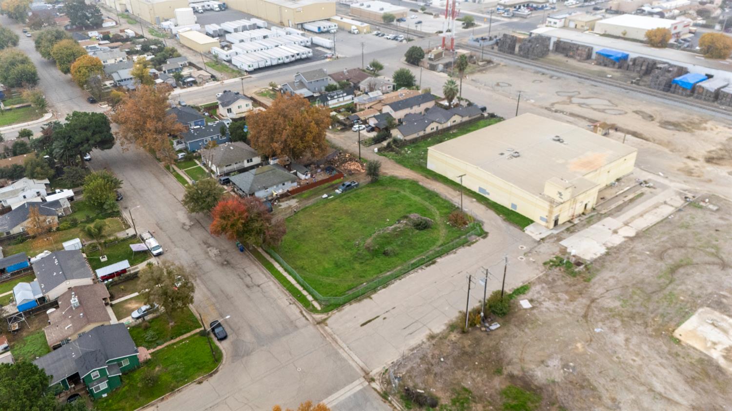 212 2ND St, Gustine, CA 95322