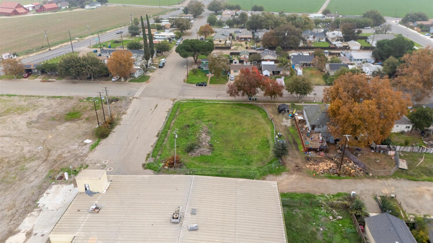 212 2ND St, Gustine, CA 95322