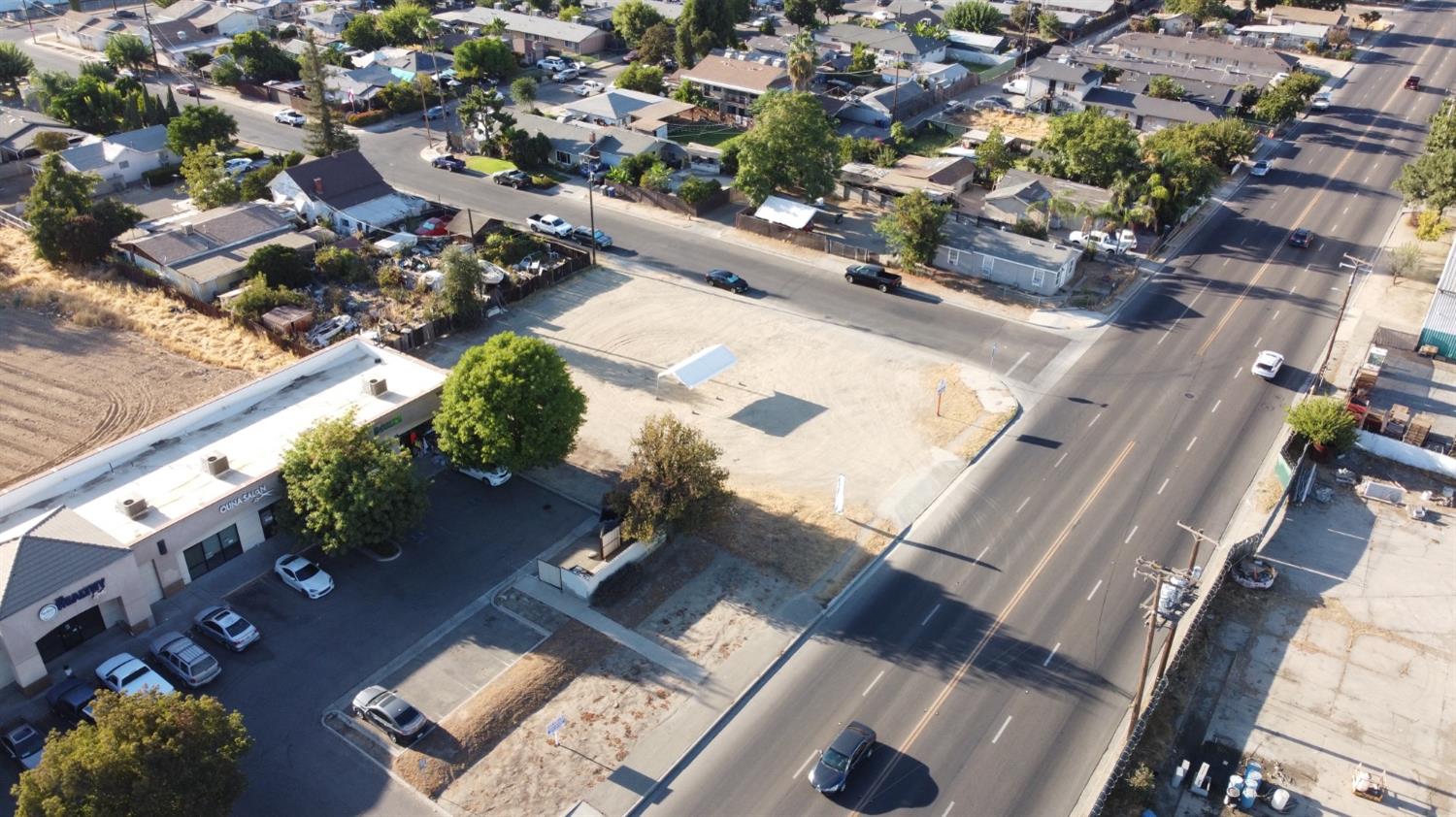 1407 Academy Ave, Sanger, CA 93657