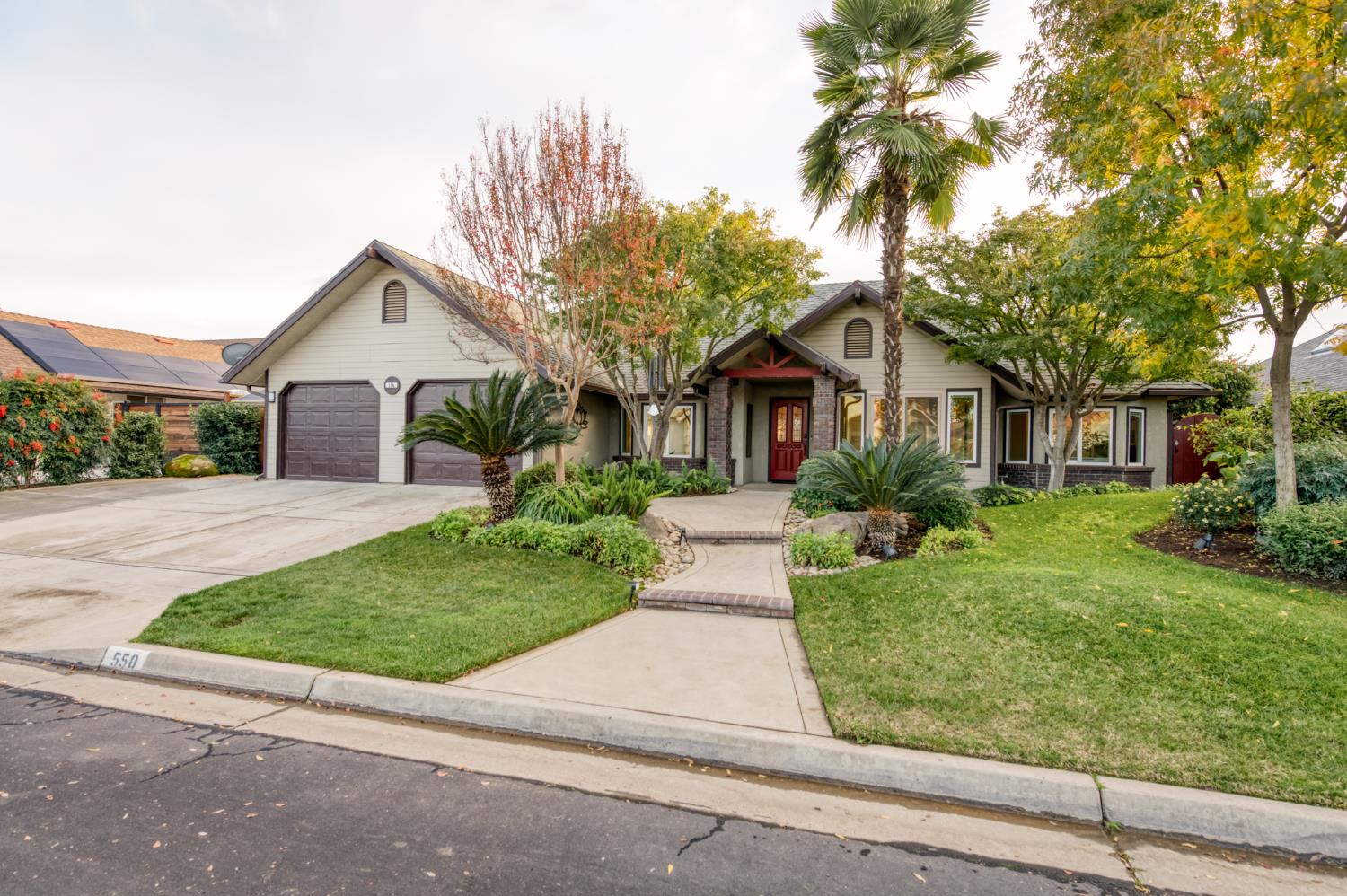550 W Bedford Ave, Clovis, CA 93611