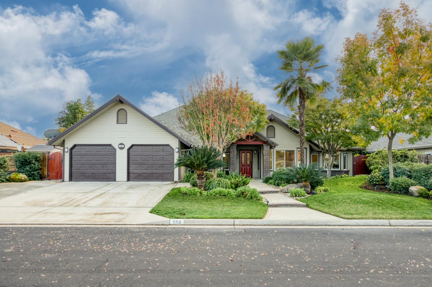 550 W Bedford Ave, Clovis, CA 93611