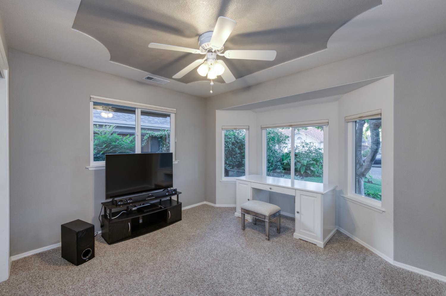 550 W Bedford Ave, Clovis, CA 93611