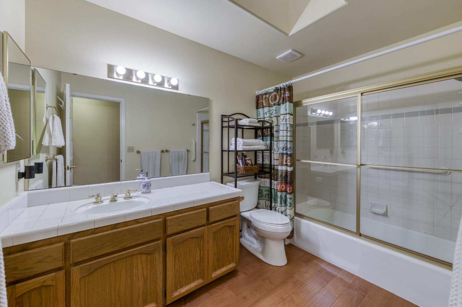 550 W Bedford Ave, Clovis, CA 93611