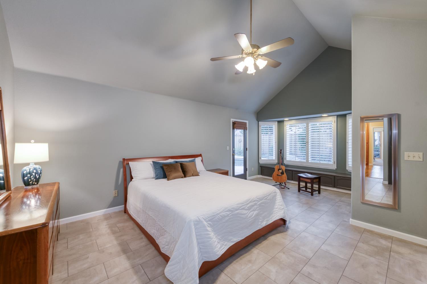 550 W Bedford Ave, Clovis, CA 93611