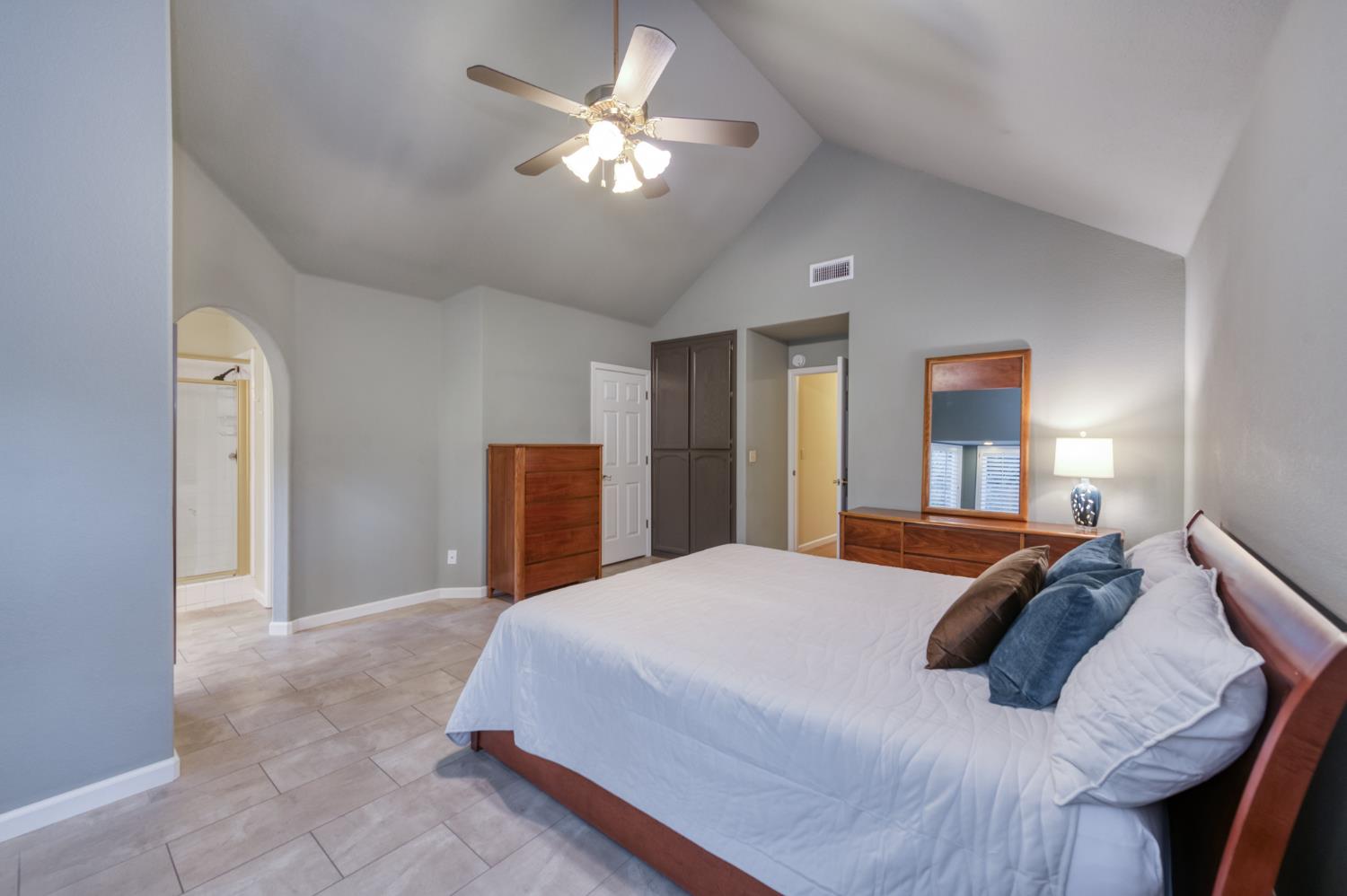 550 W Bedford Ave, Clovis, CA 93611