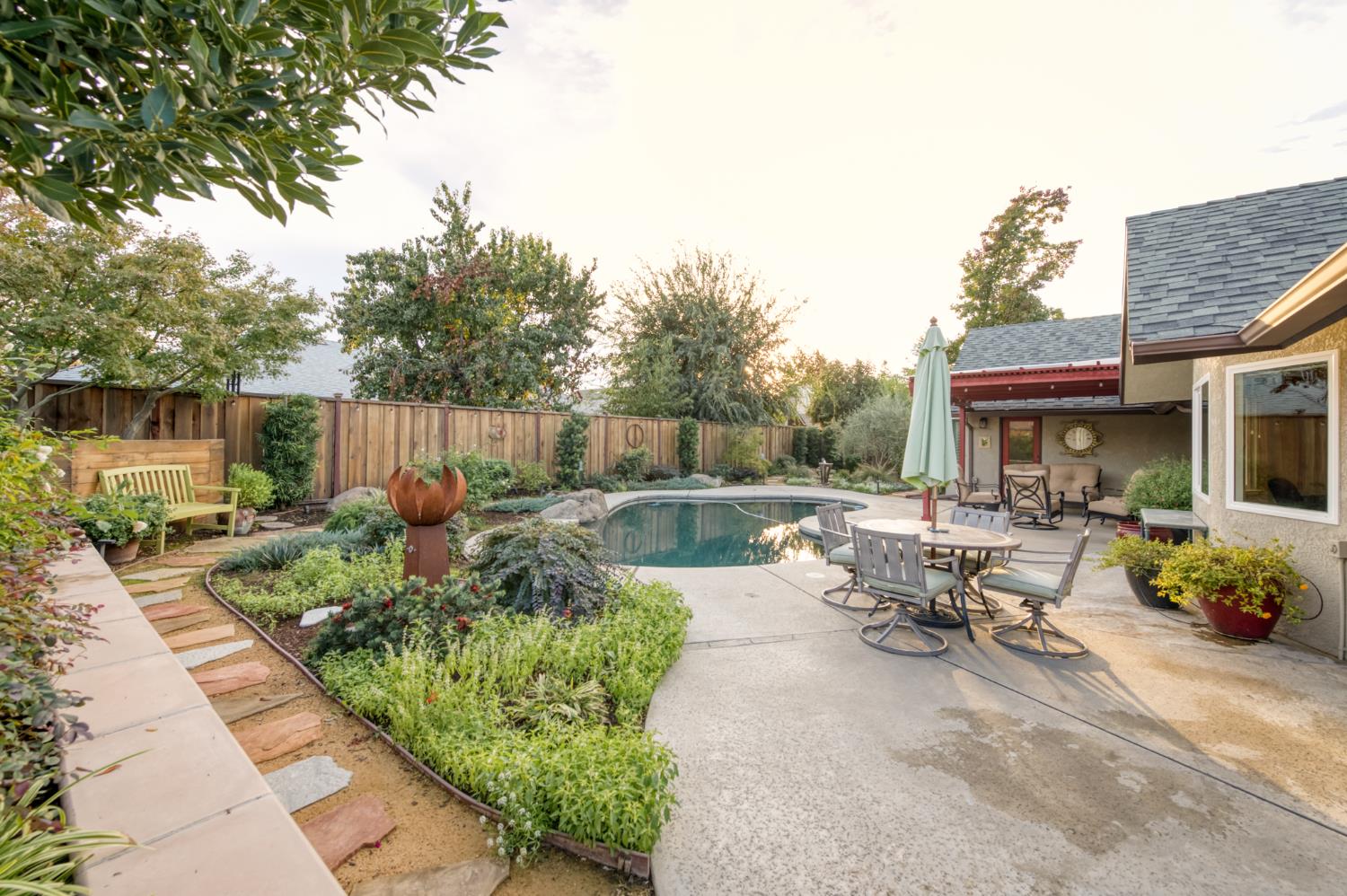 550 W Bedford Ave, Clovis, CA 93611