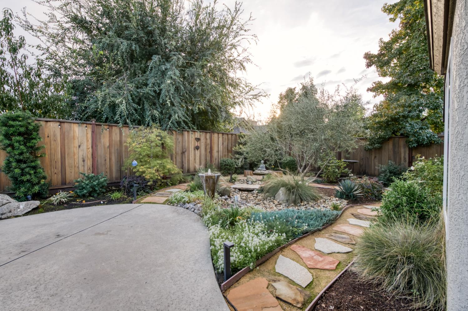 550 W Bedford Ave, Clovis, CA 93611