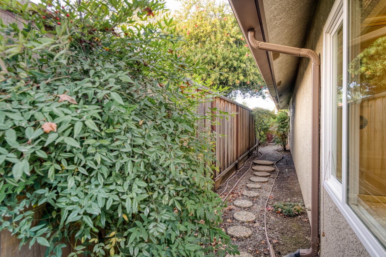 550 W Bedford Ave, Clovis, CA 93611