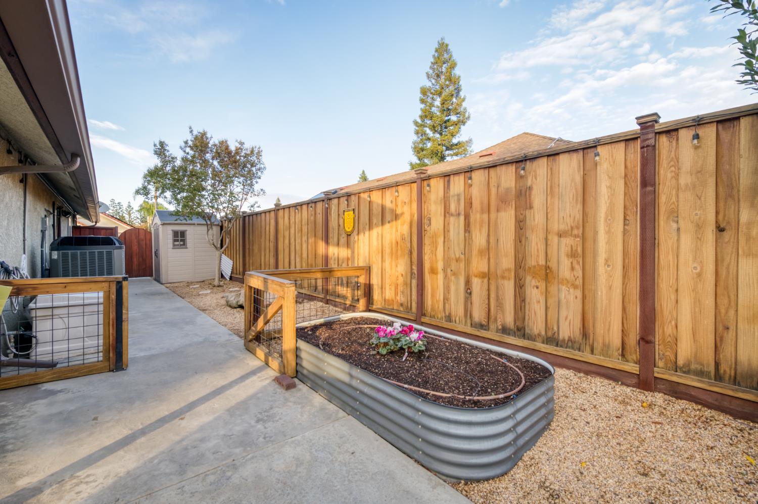 550 W Bedford Ave, Clovis, CA 93611