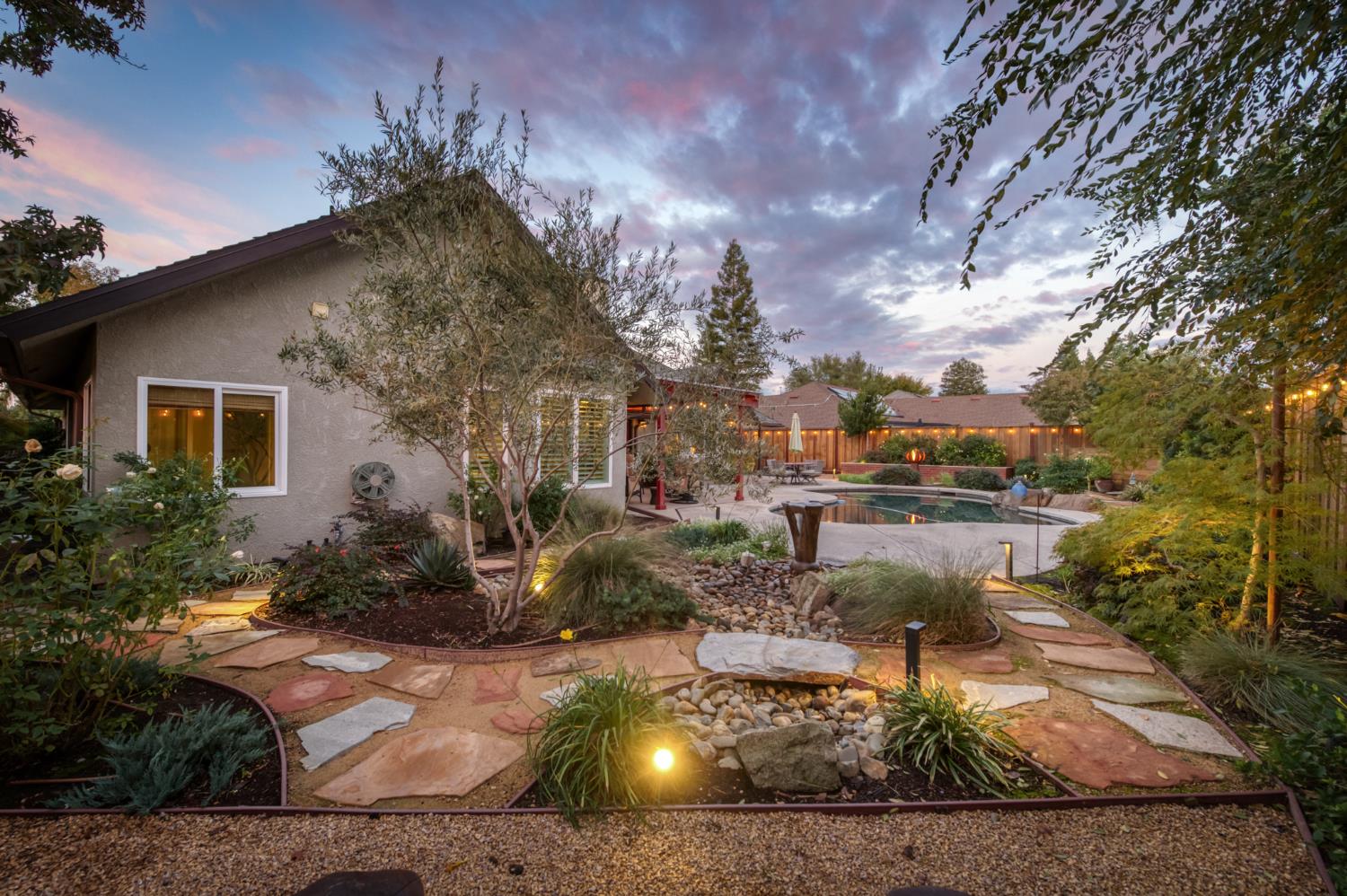 550 W Bedford Ave, Clovis, CA 93611