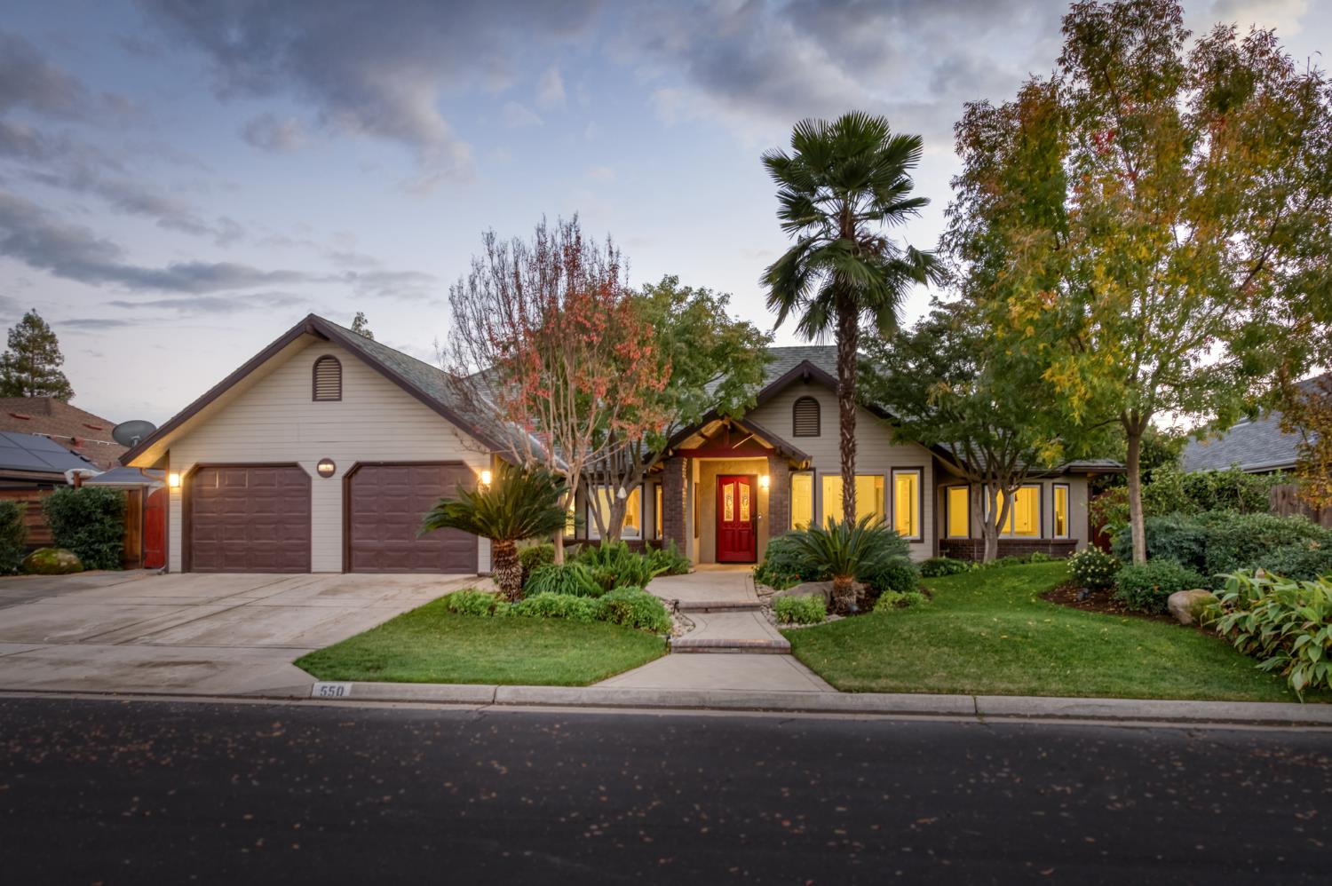550 W Bedford Ave, Clovis, CA 93611