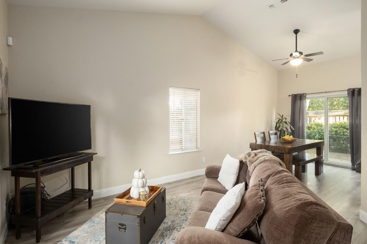 10610 N Seacrest Dr, Fresno, CA 93730