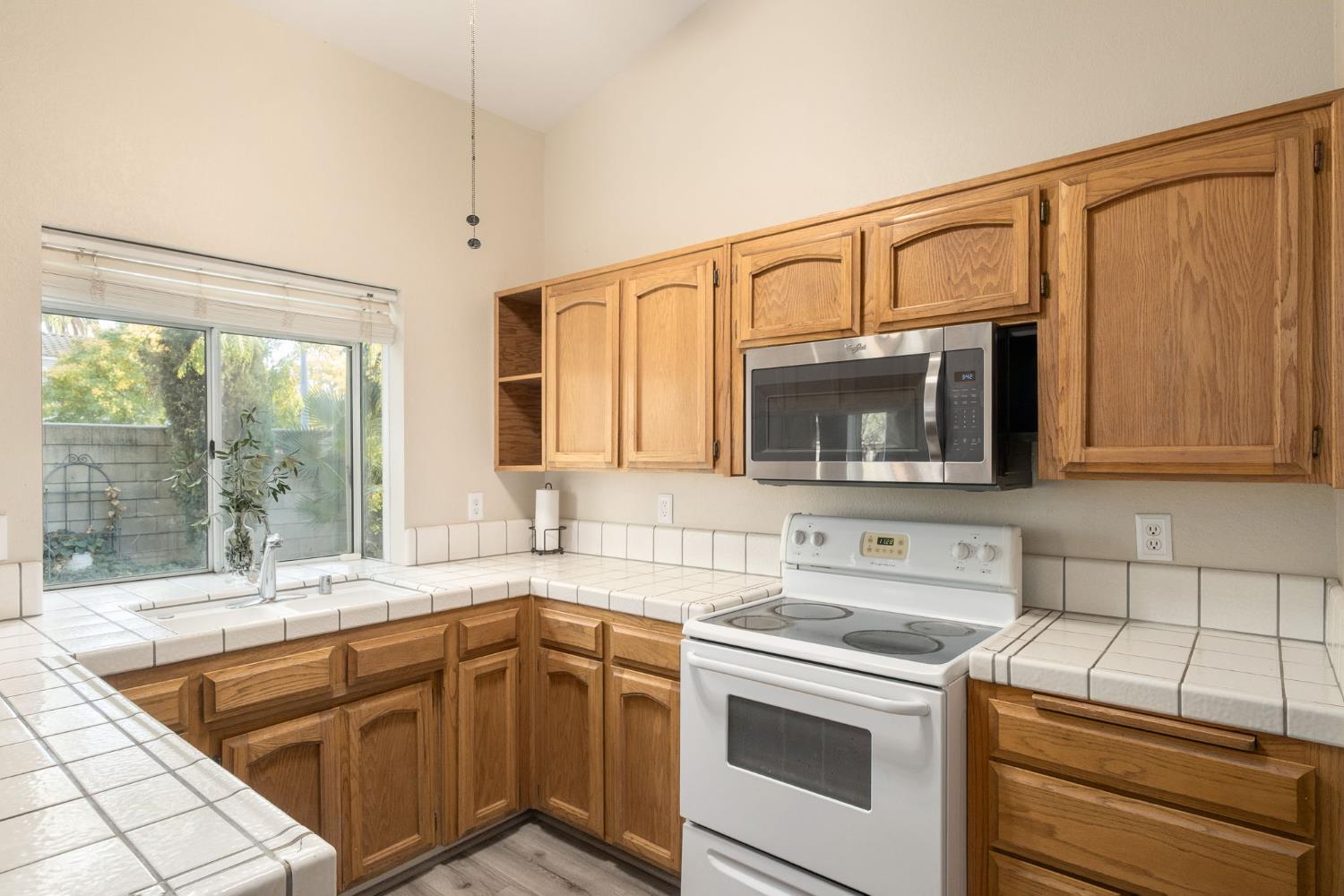 10610 N Seacrest Dr, Fresno, CA 93730