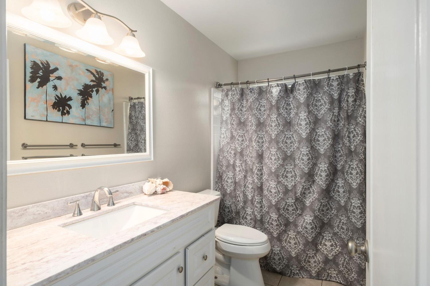 10610 N Seacrest Dr, Fresno, CA 93730