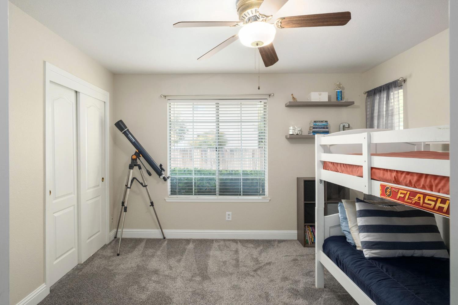 10610 N Seacrest Dr, Fresno, CA 93730