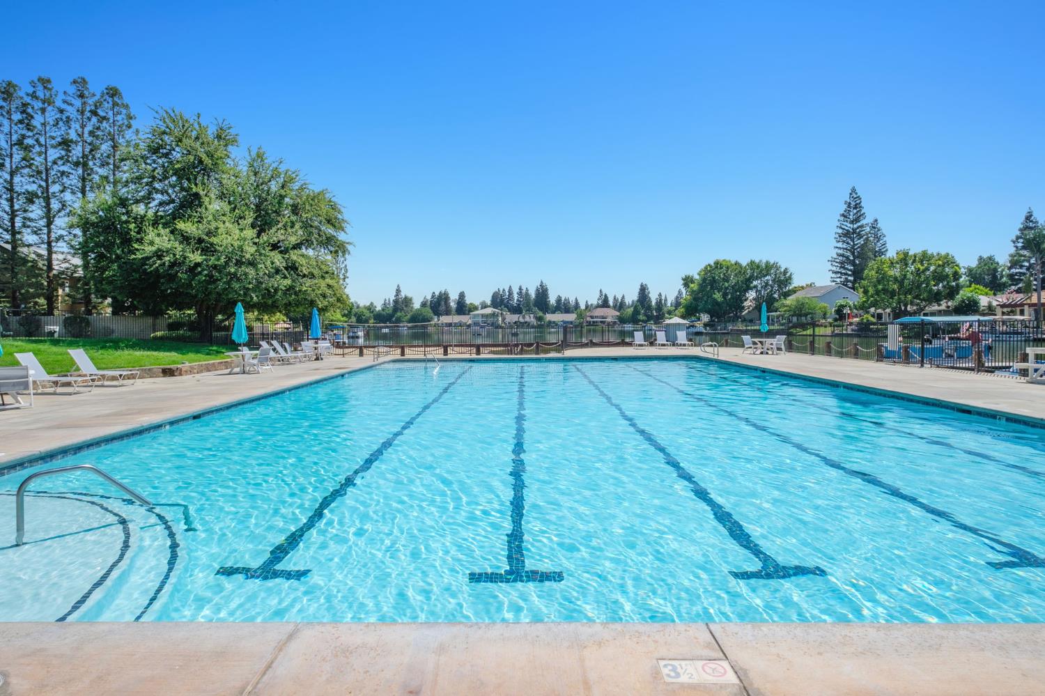 10610 N Seacrest Dr, Fresno, CA 93730