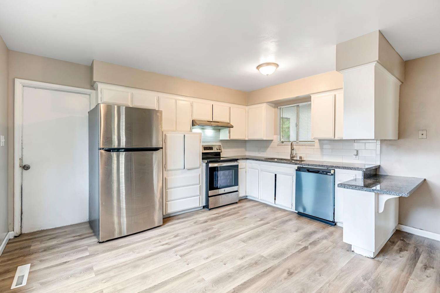 4813 E San Gabriel Ave, Fresno, CA 93726