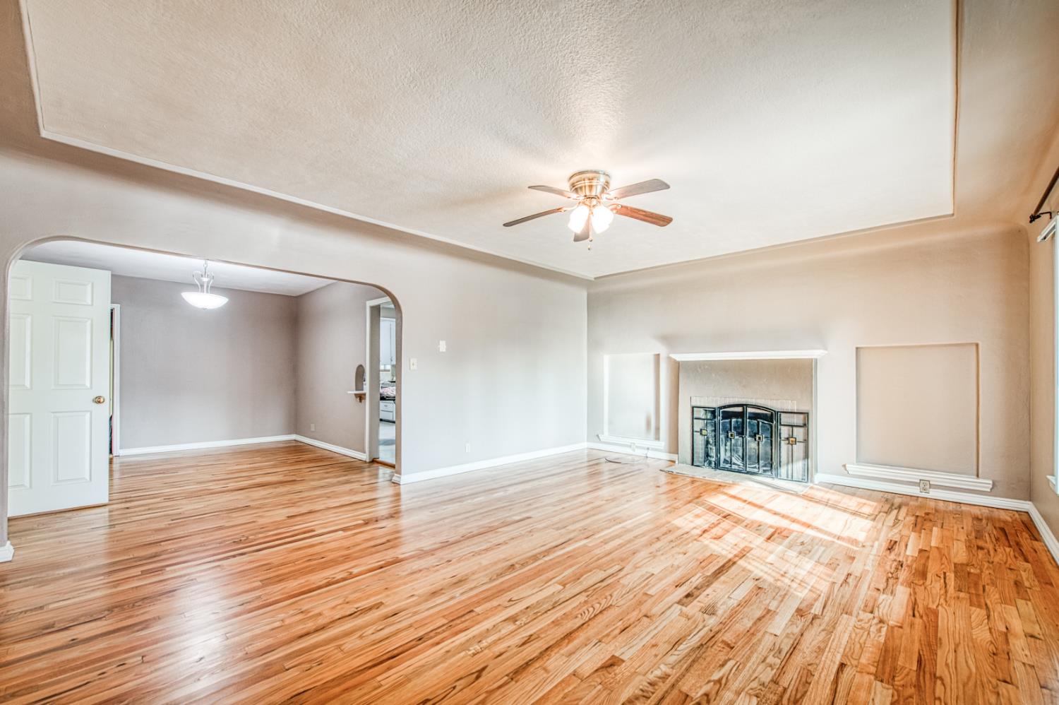 542 W Harvard, Fresno, CA 93705