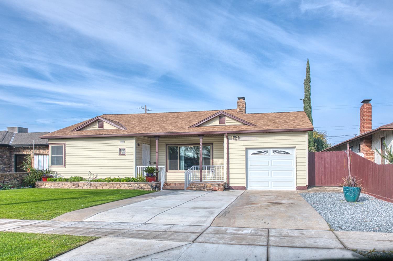 542 W Harvard, Fresno, CA 93705