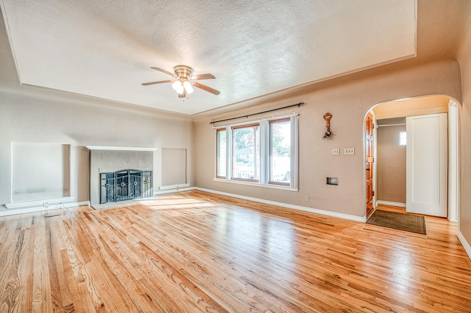 542 W Harvard, Fresno, CA 93705