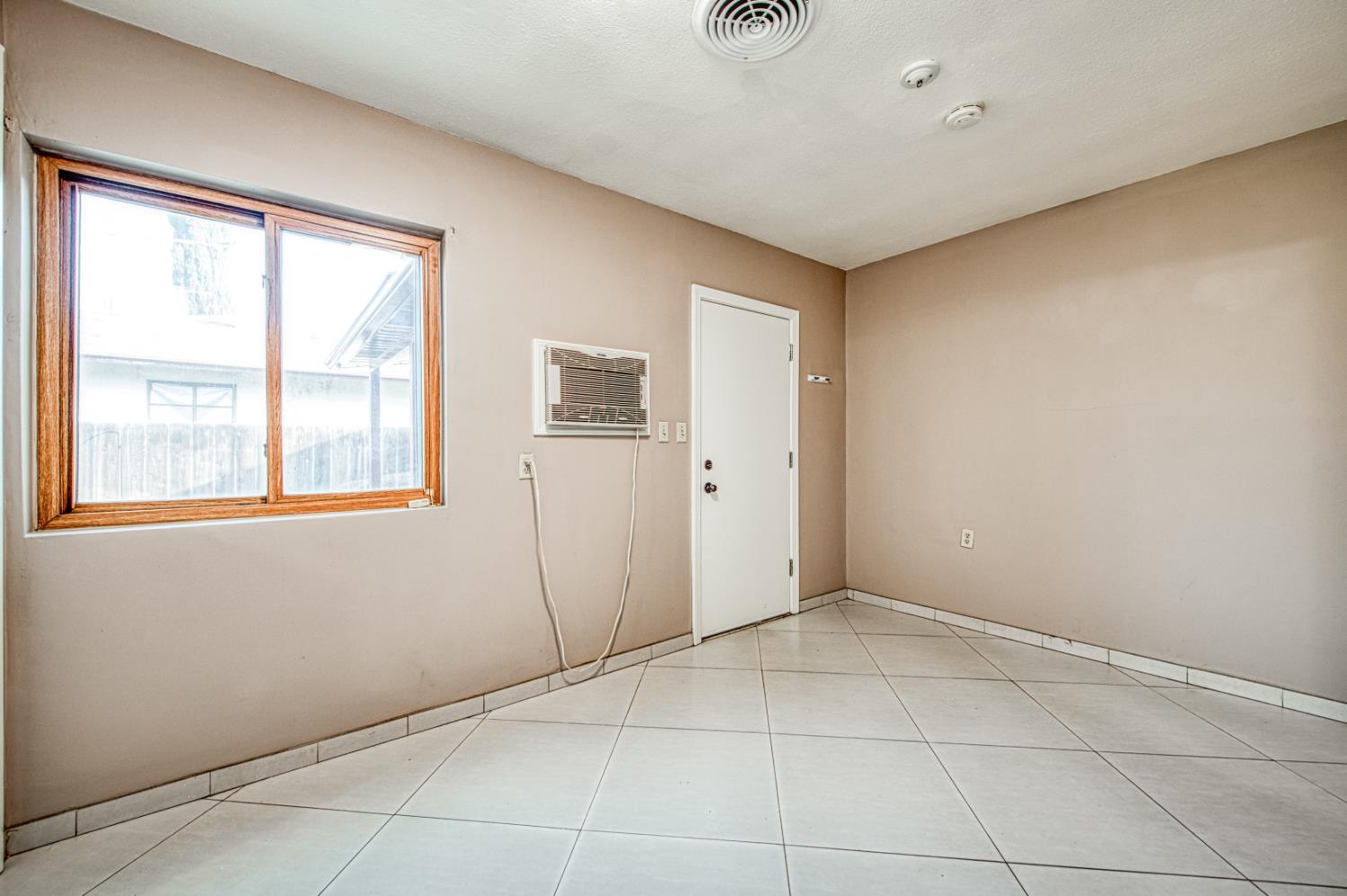 542 W Harvard, Fresno, CA 93705