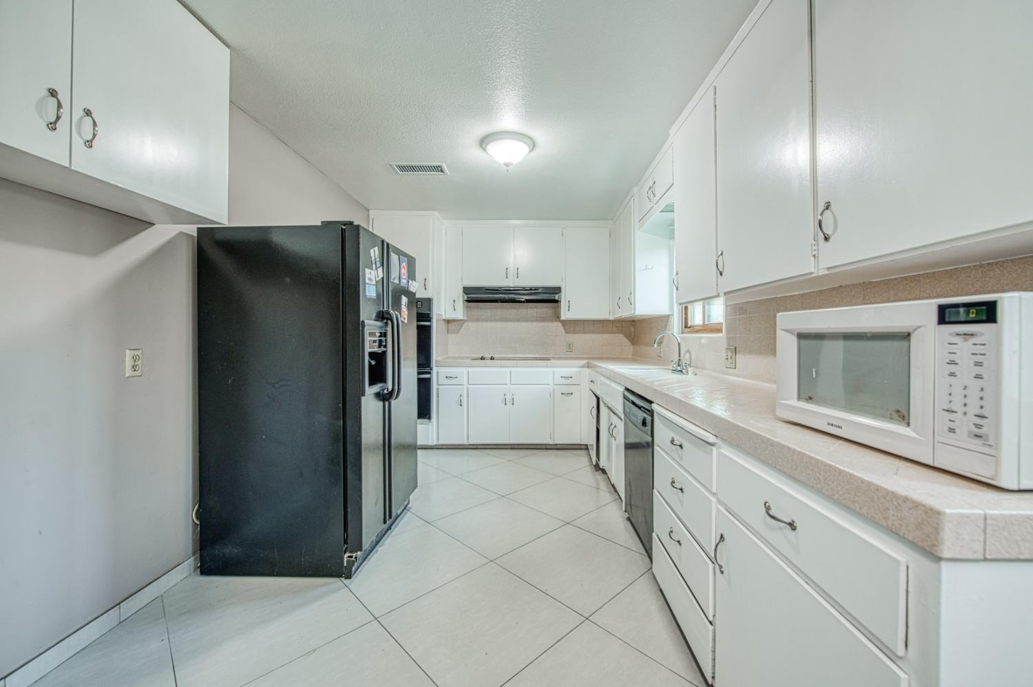 542 W Harvard, Fresno, CA 93705