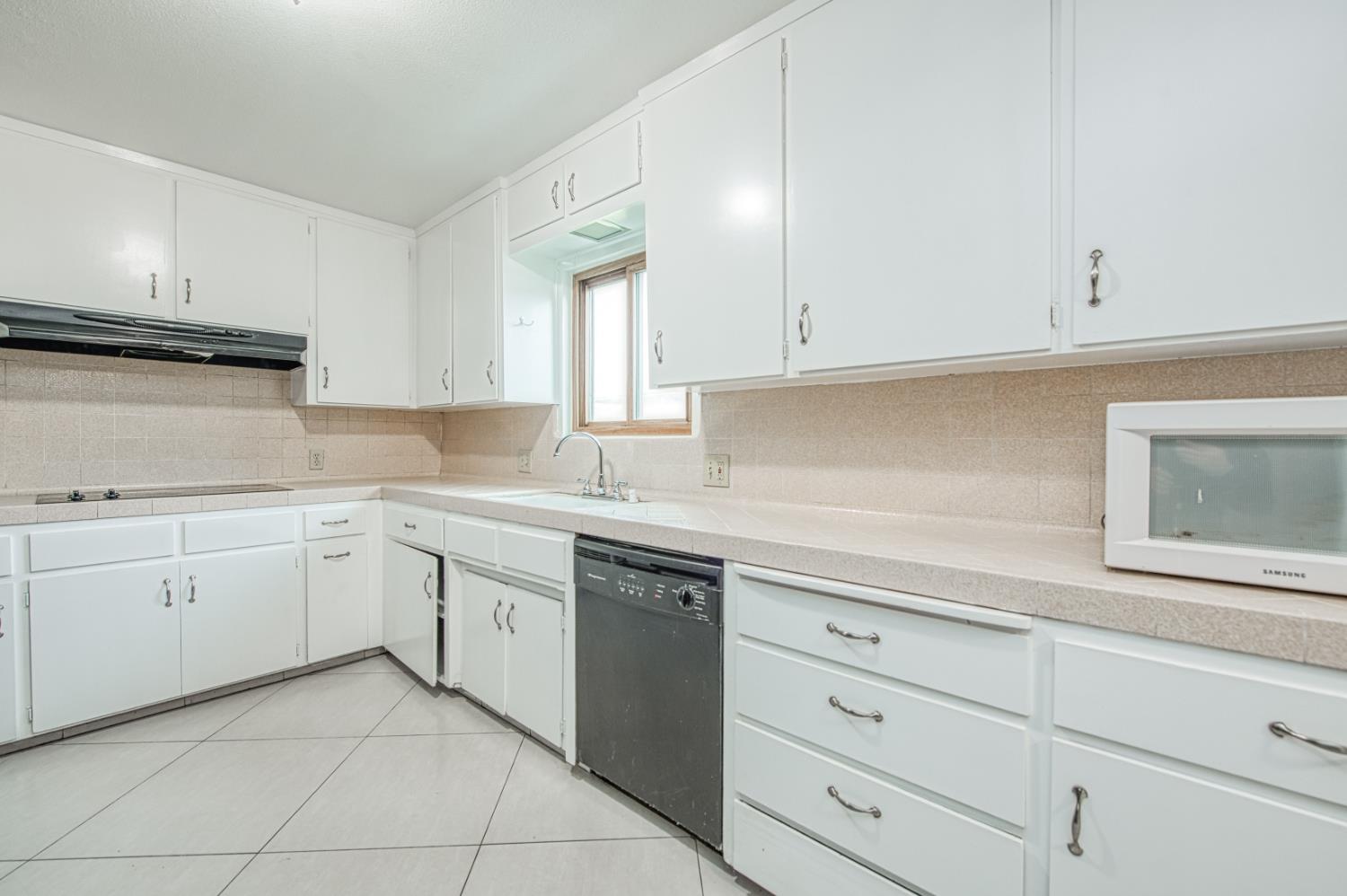 542 W Harvard, Fresno, CA 93705