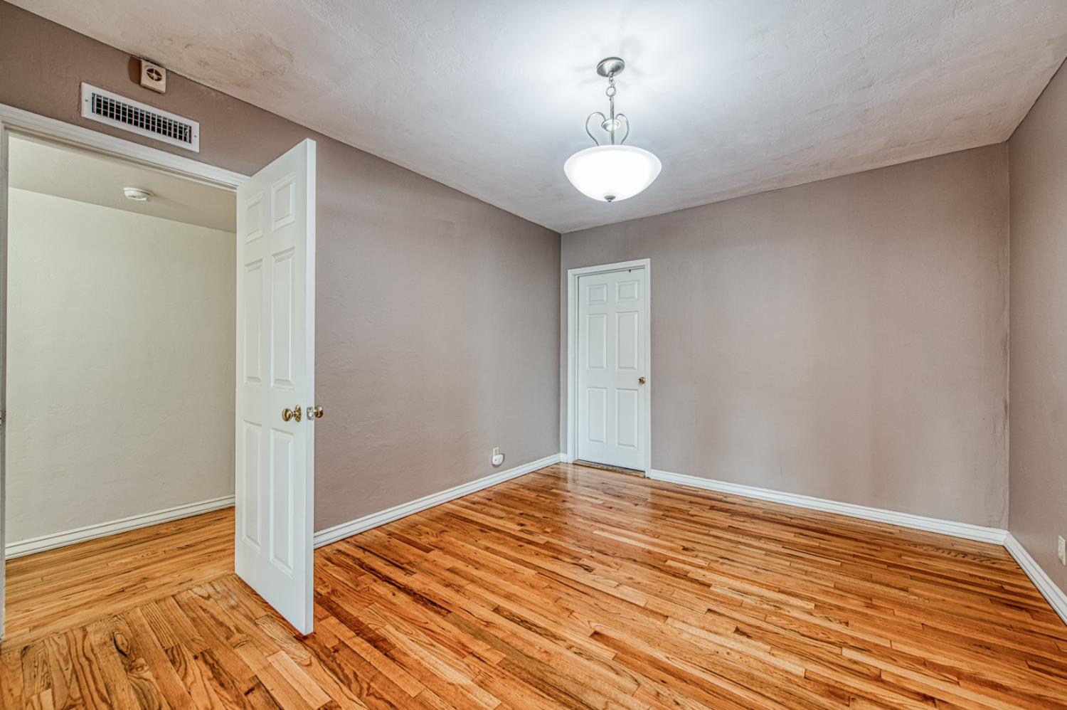 542 W Harvard, Fresno, CA 93705