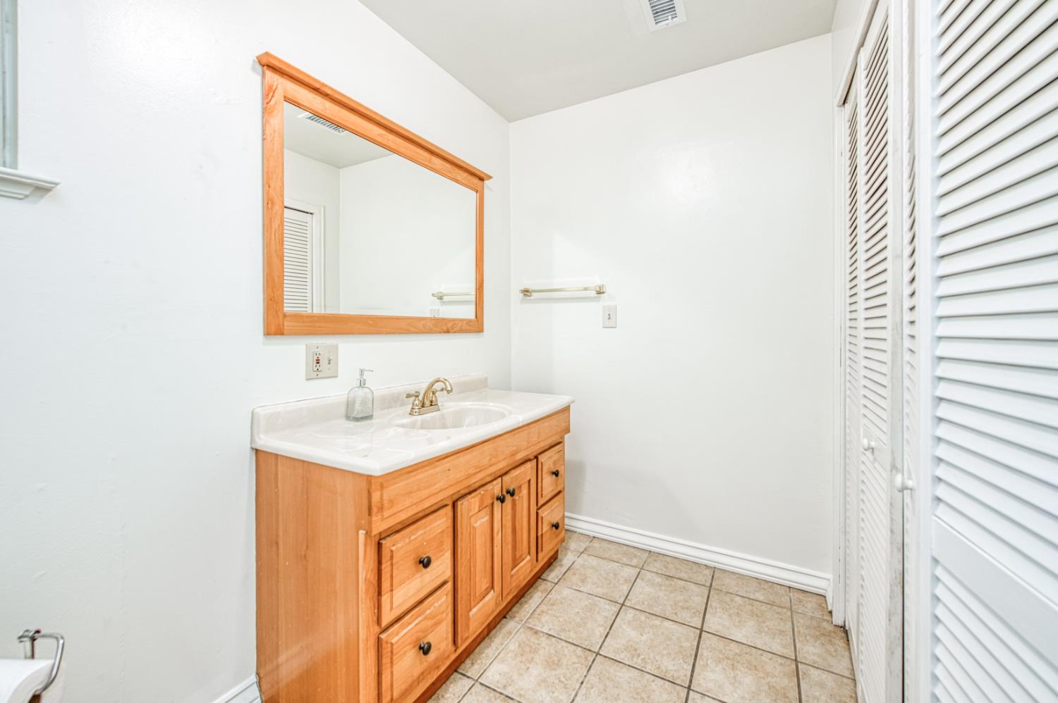 542 W Harvard, Fresno, CA 93705