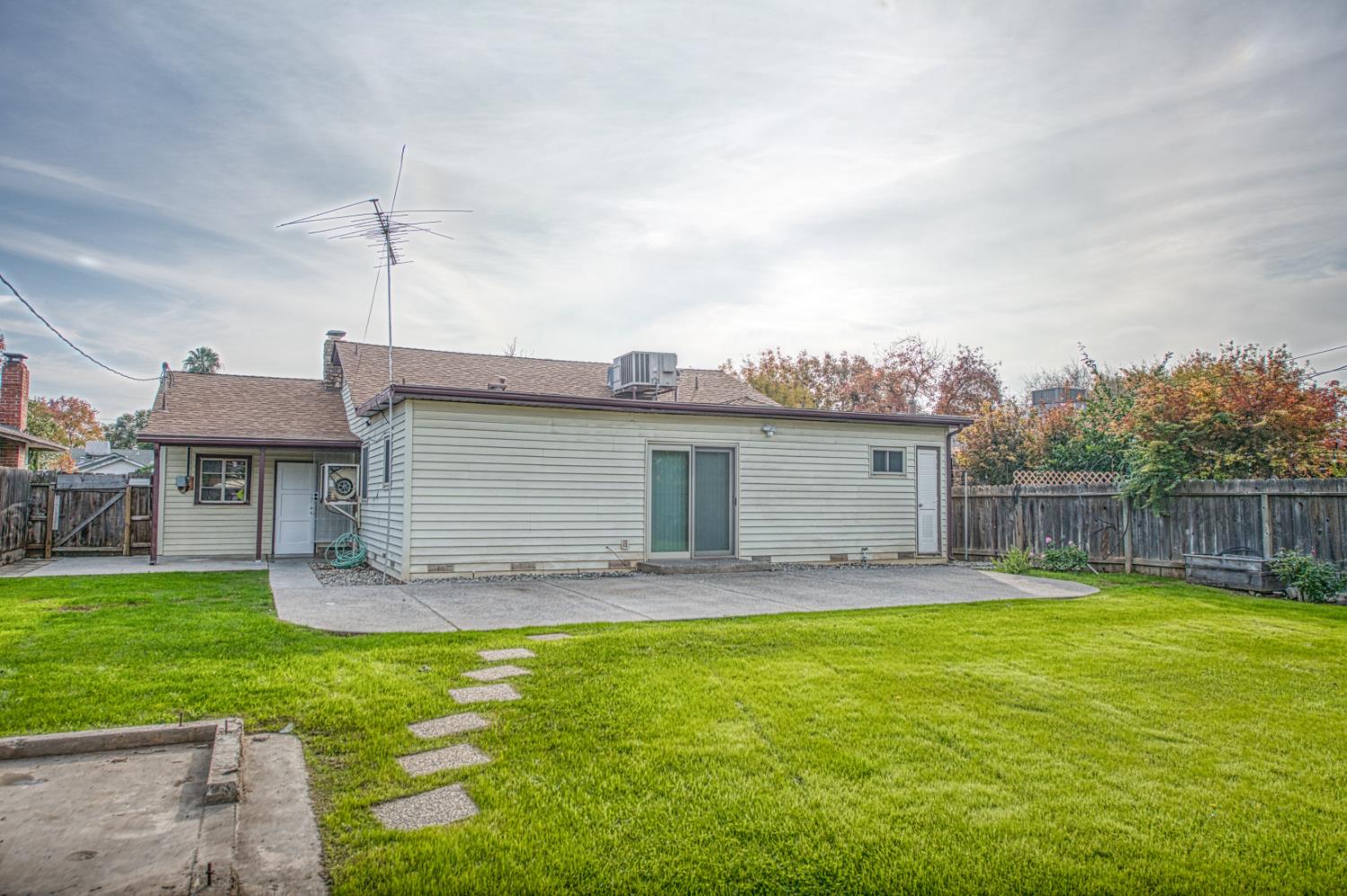 542 W Harvard, Fresno, CA 93705