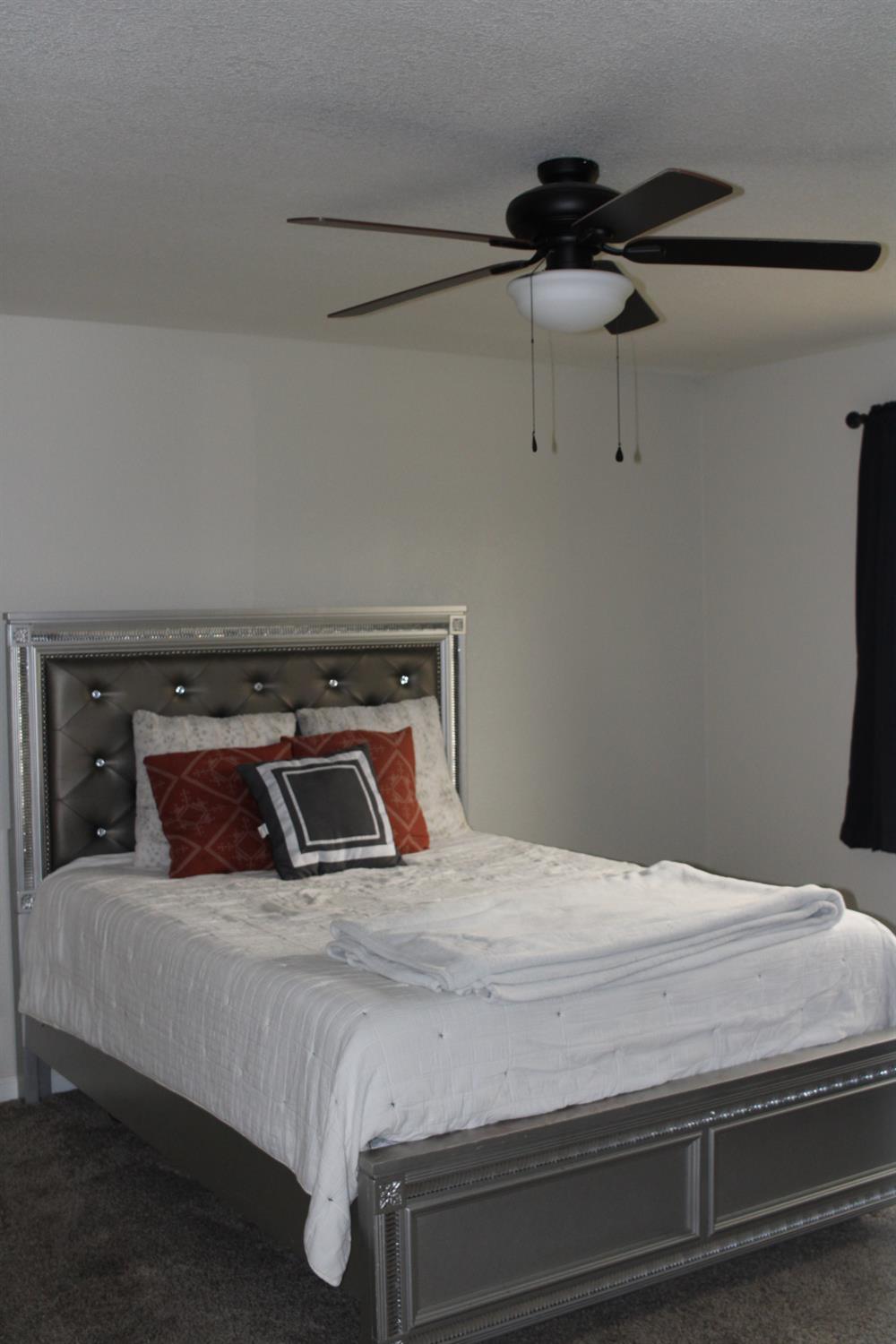 275 N Peach Ave, Clovis, CA 93612