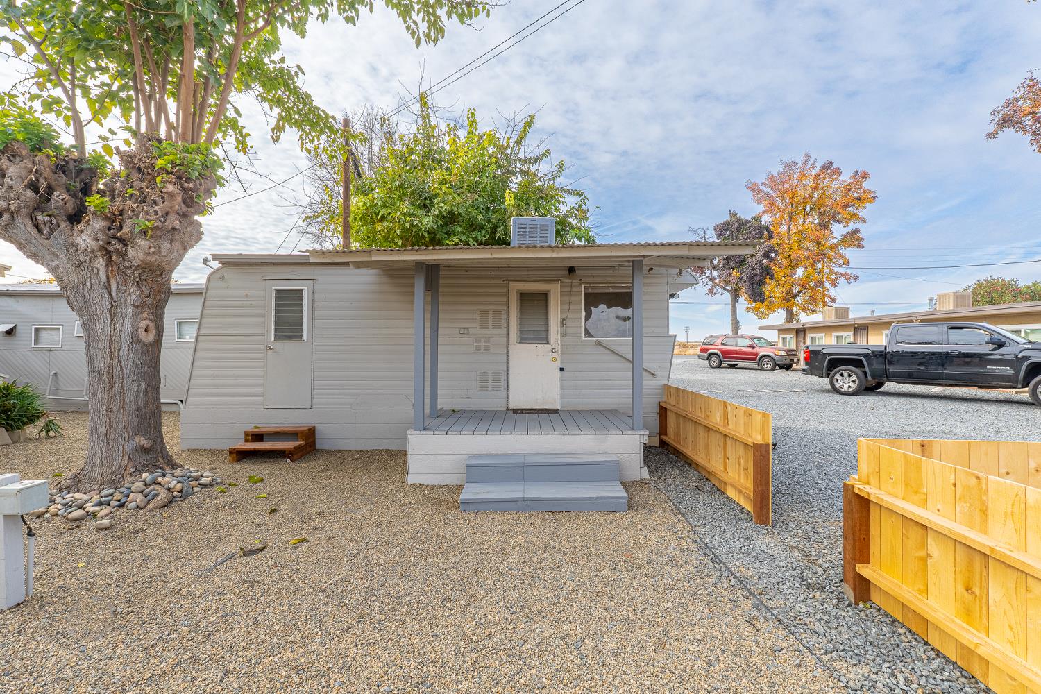 858 S Valencia Blvd S, Woodlake, CA 93286