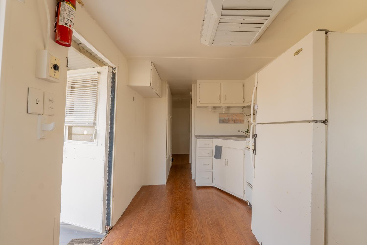 858 S Valencia Blvd S, Woodlake, CA 93286