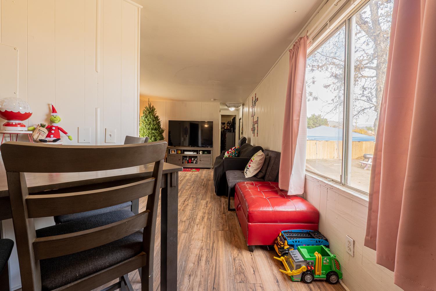 858 S Valencia Blvd S, Woodlake, CA 93286