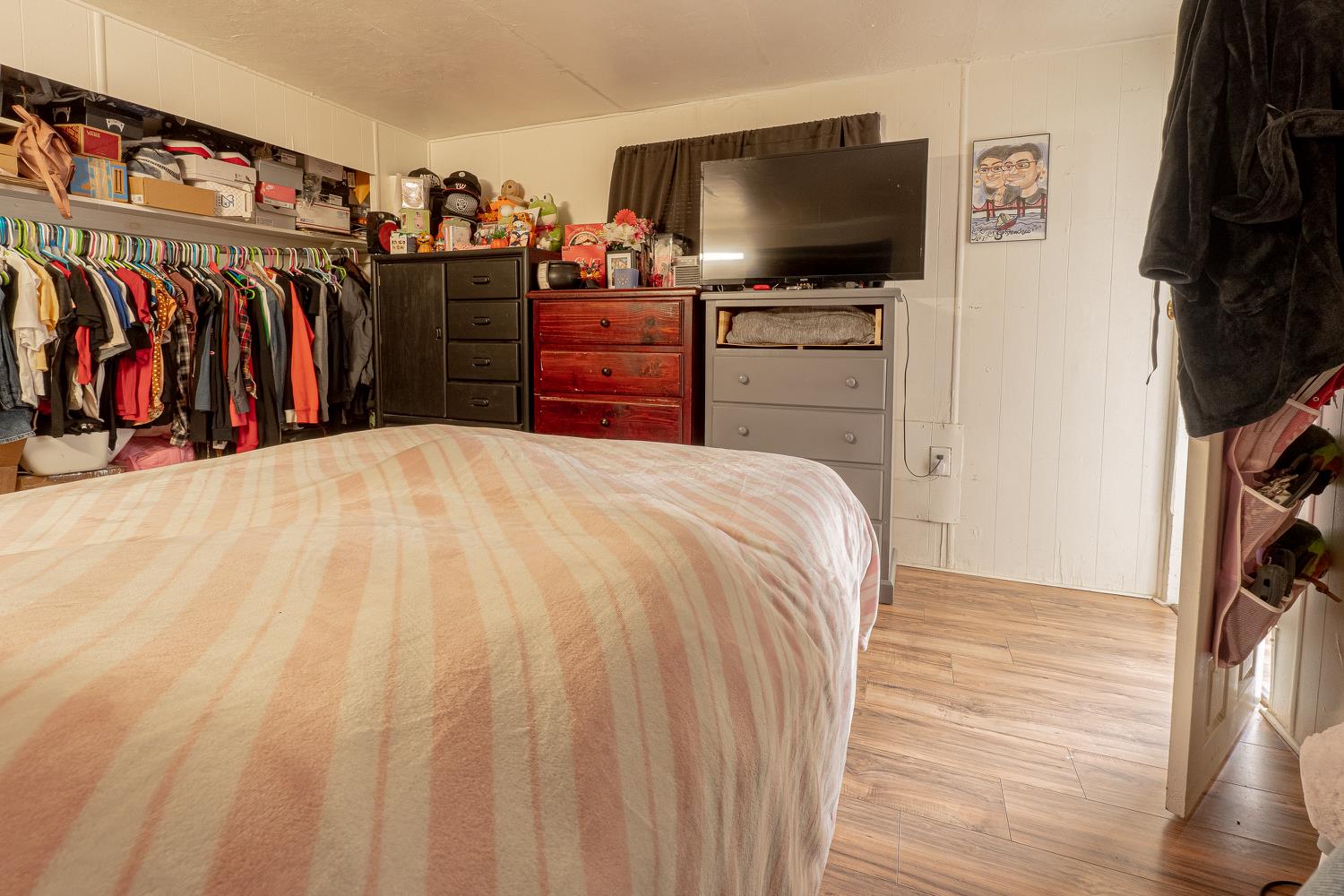 858 S Valencia Blvd S, Woodlake, CA 93286