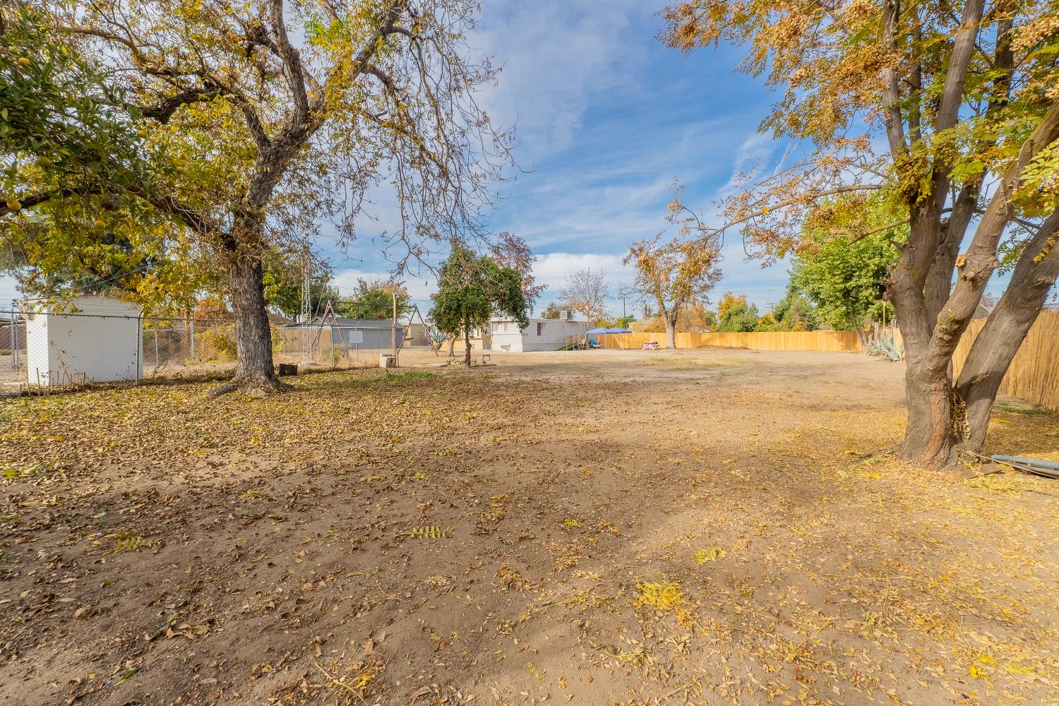 858 S Valencia Blvd S, Woodlake, CA 93286