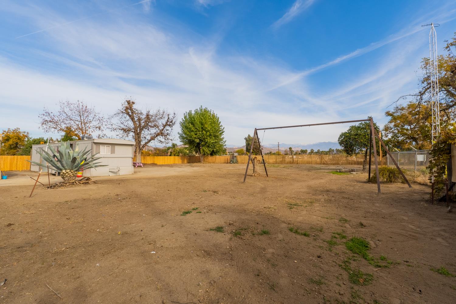 858 S Valencia Blvd S, Woodlake, CA 93286