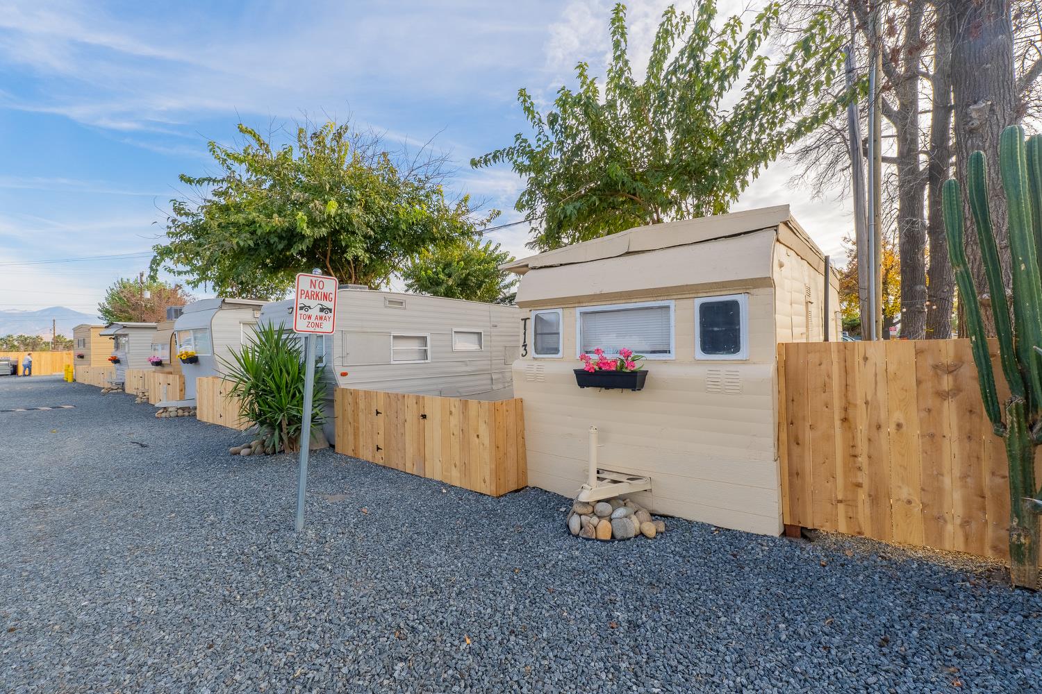 858 S Valencia Blvd S, Woodlake, CA 93286