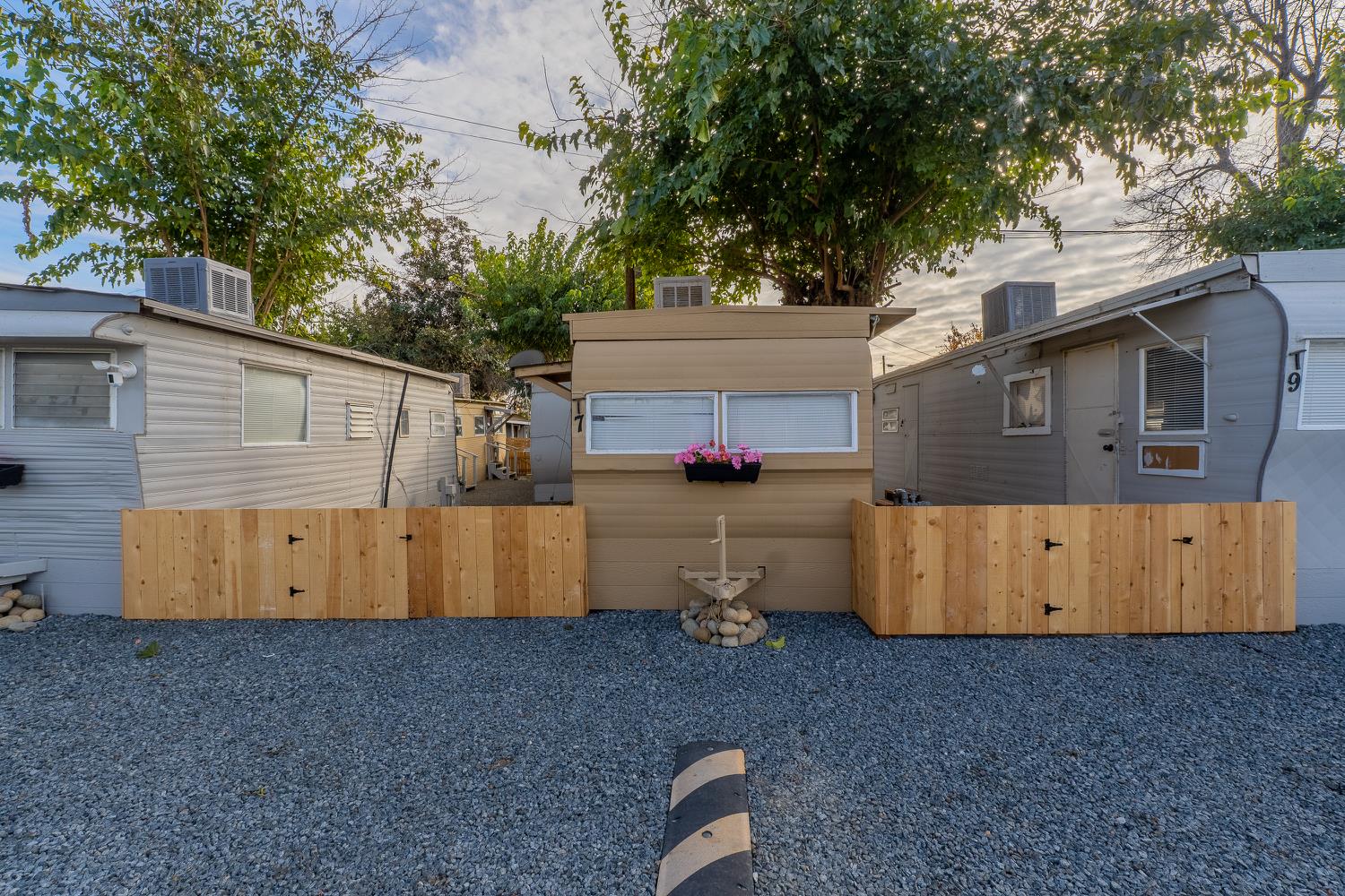 858 S Valencia Blvd S, Woodlake, CA 93286