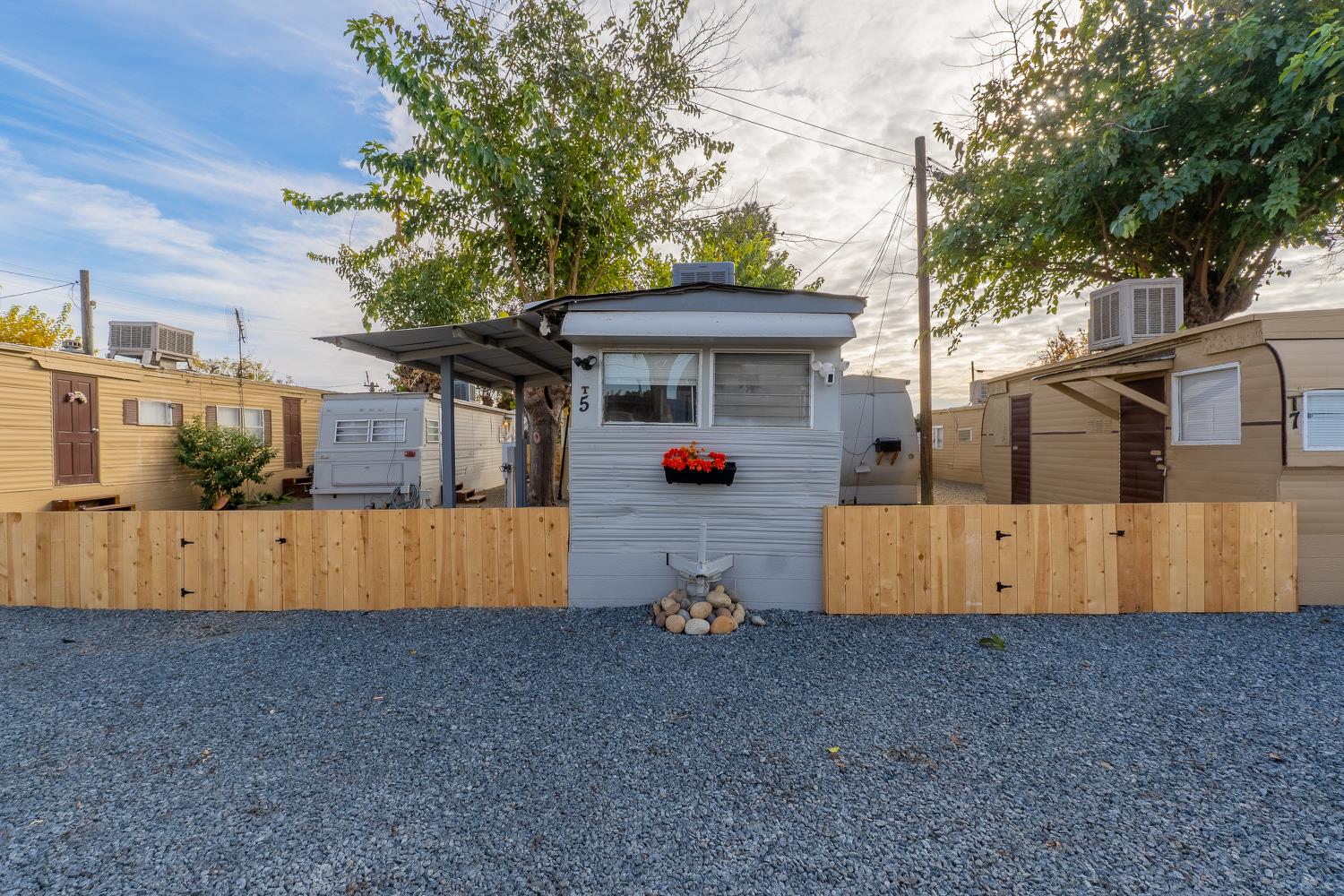 858 S Valencia Blvd S, Woodlake, CA 93286