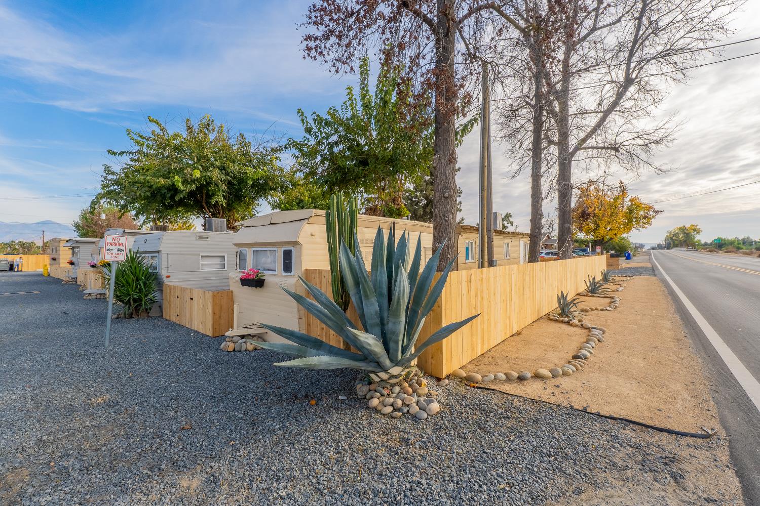 858 S Valencia Blvd S, Woodlake, CA 93286