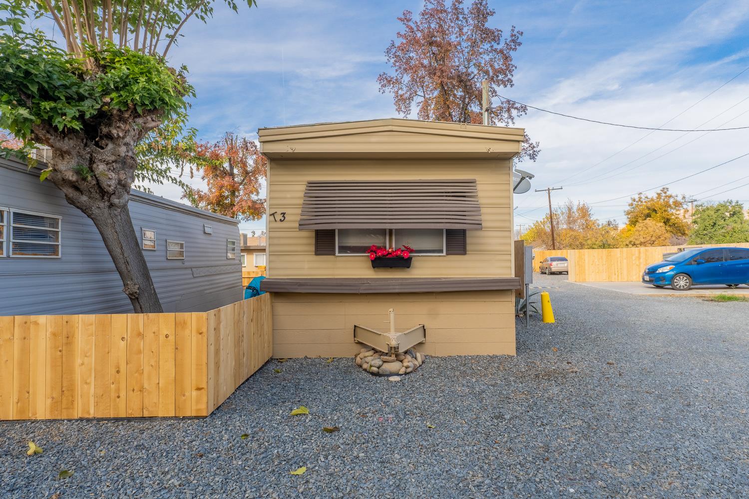 858 S Valencia Blvd S, Woodlake, CA 93286