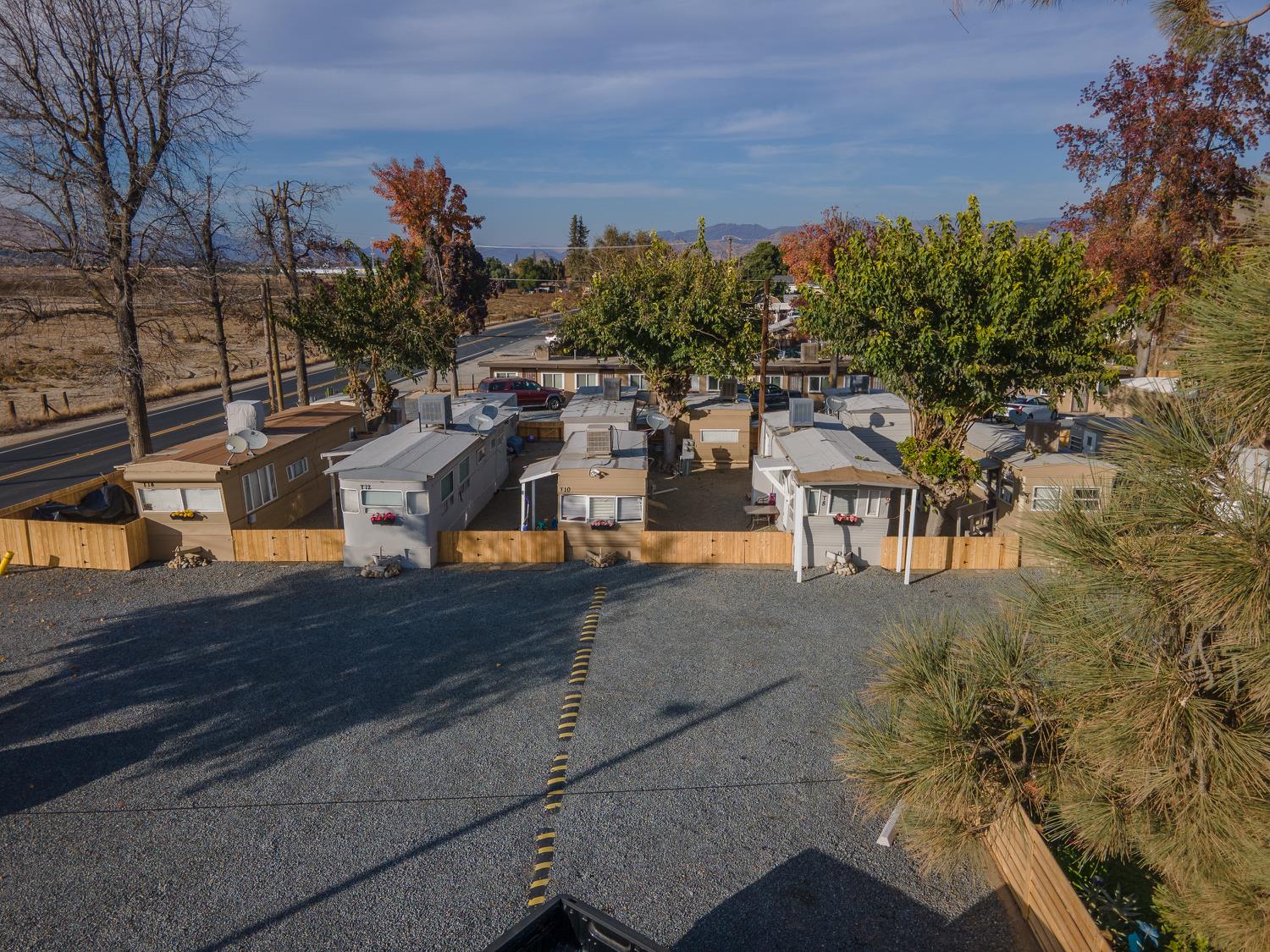 858 S Valencia Blvd S, Woodlake, CA 93286