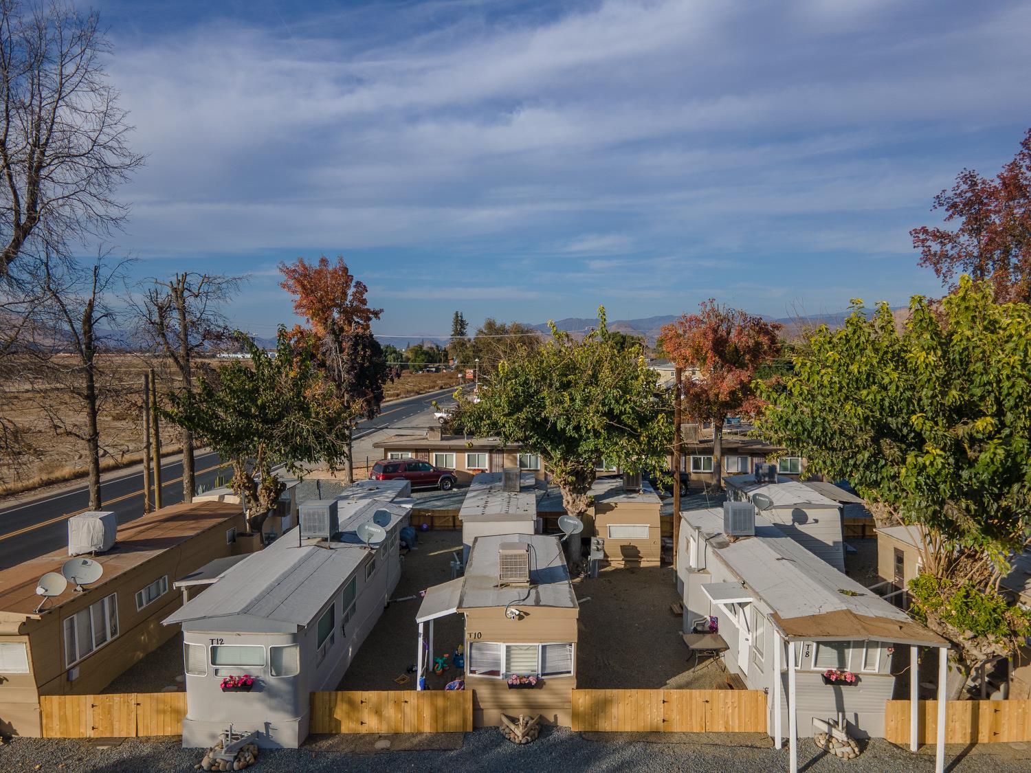 858 S Valencia Blvd S, Woodlake, CA 93286