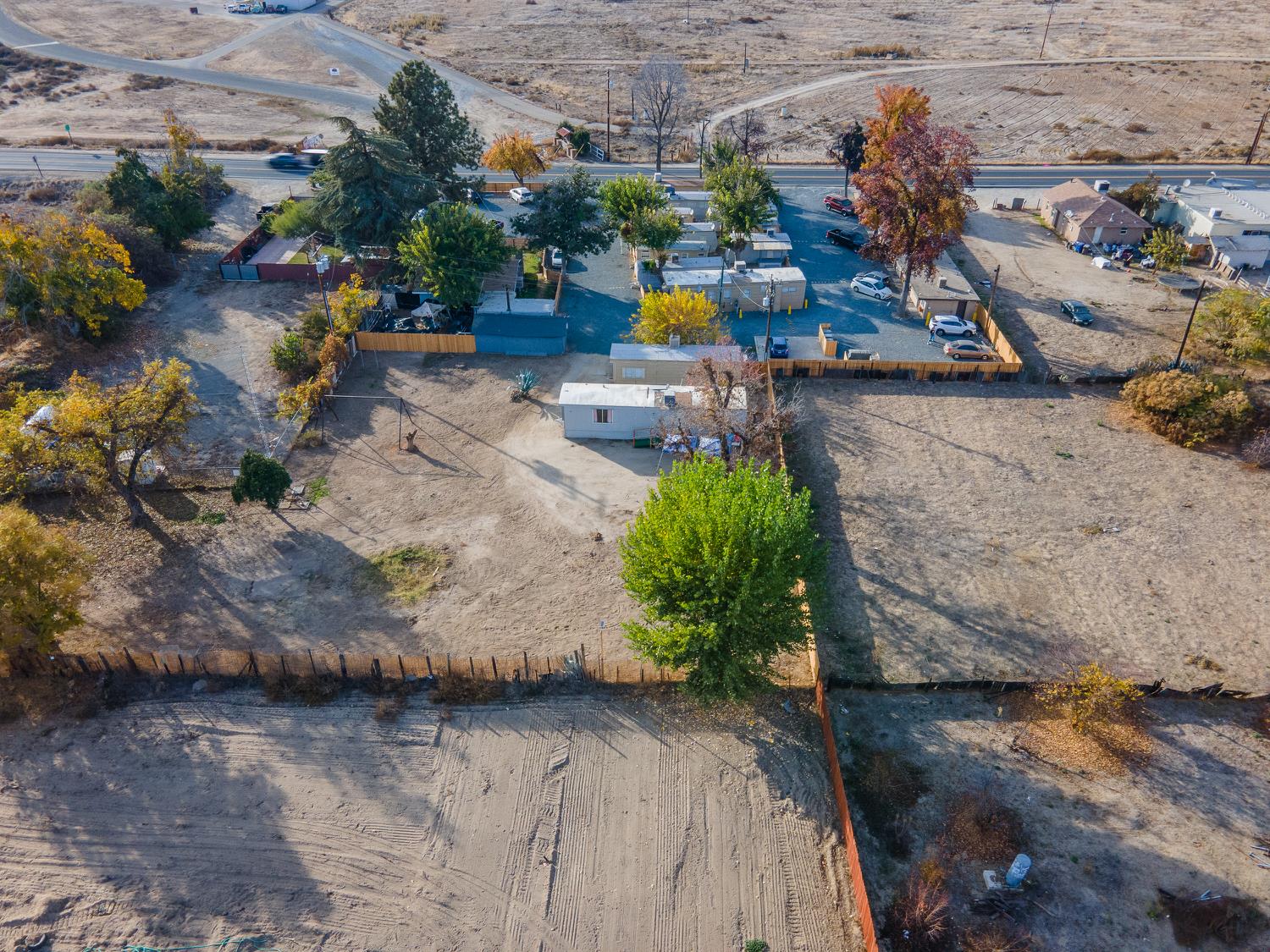 858 S Valencia Blvd S, Woodlake, CA 93286