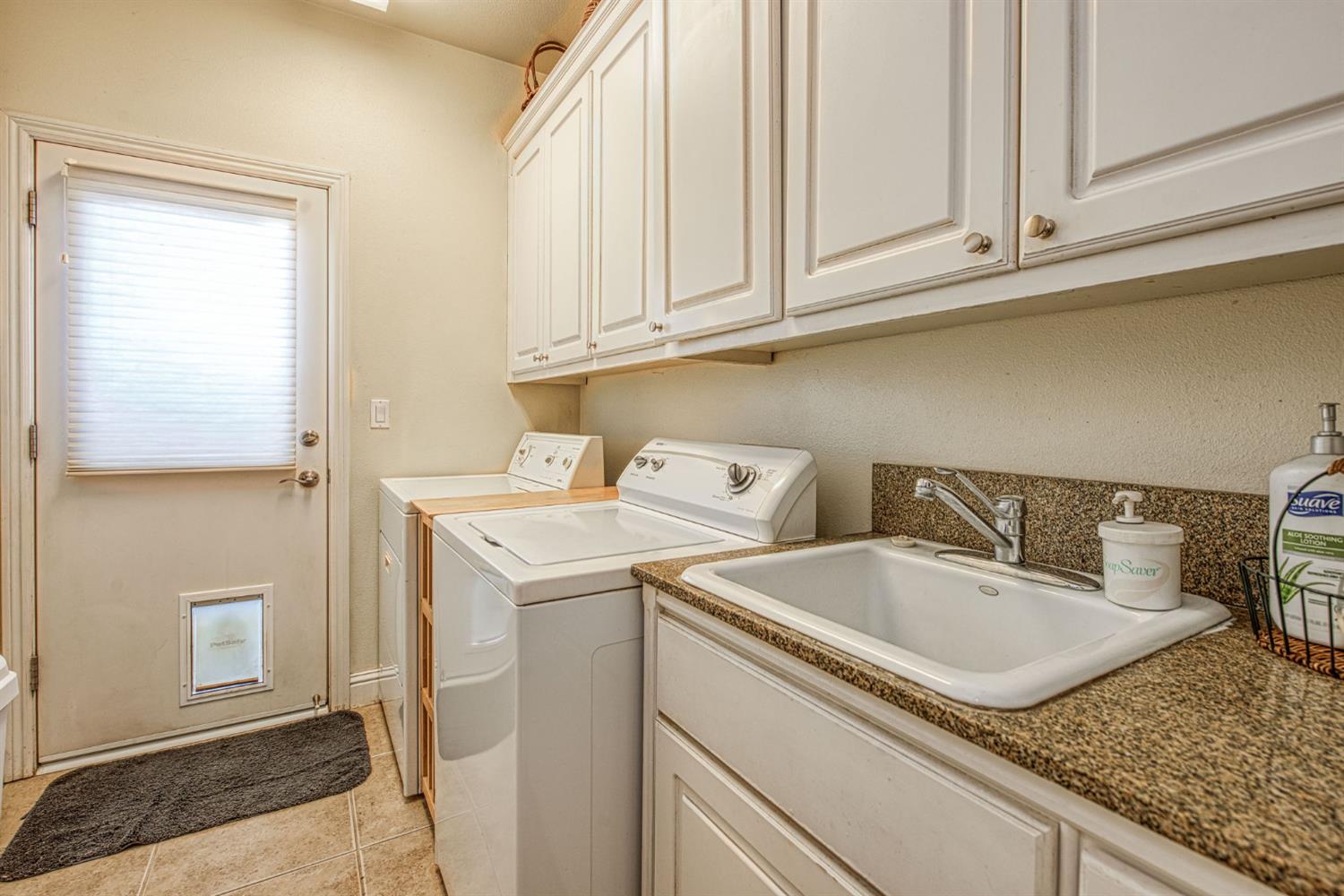 7730 N Gilroy Ave, Fresno, CA 93722