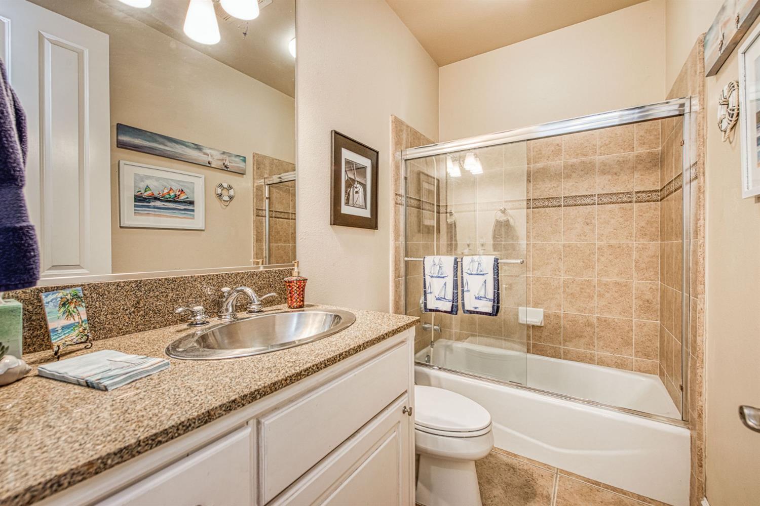 7730 N Gilroy Ave, Fresno, CA 93722