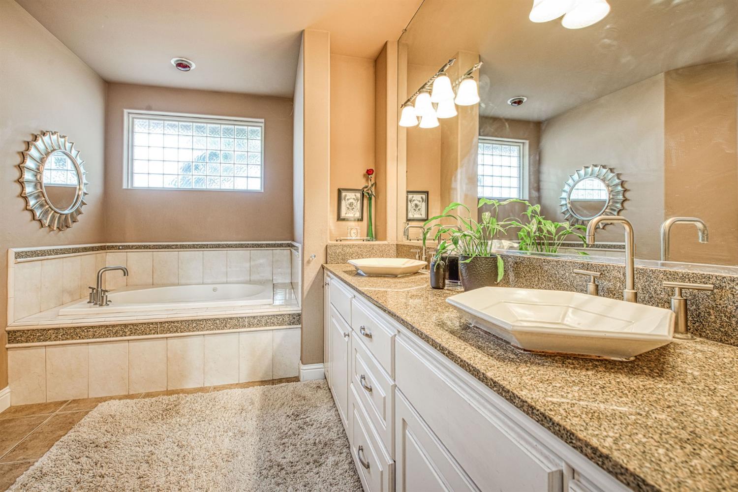 7730 N Gilroy Ave, Fresno, CA 93722