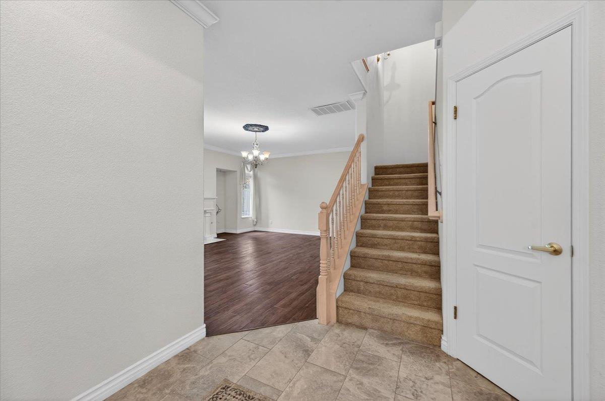 2169 E Hillview Ave, Fresno, CA 93720