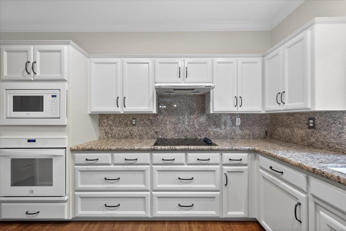 2169 E Hillview Ave, Fresno, CA 93720